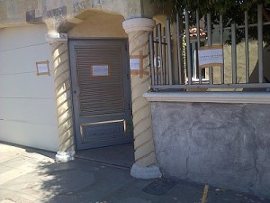 Asegurada. Los infantes de Marina colocaron sellos en la vivienda.