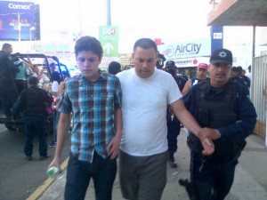 Jóvenes y adultos son arrestados por igual.